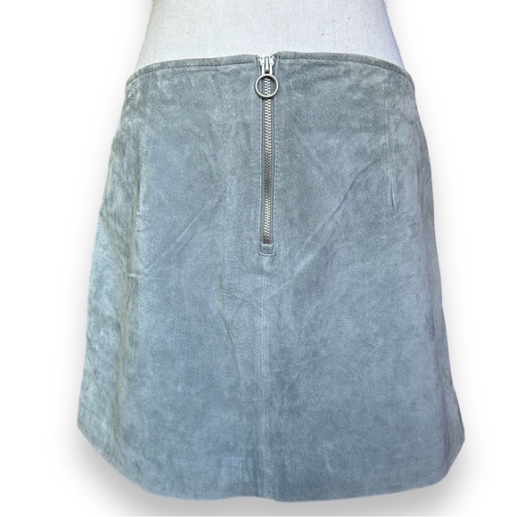 Blank NYC Gray Suede Leather Mini Skirt Pockets Lined Zipper Back london fog - Picture 4 of 10